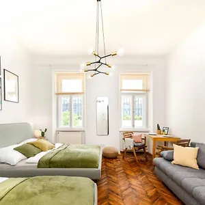 Designer Apartment, Central, Next To Danube Appartamento